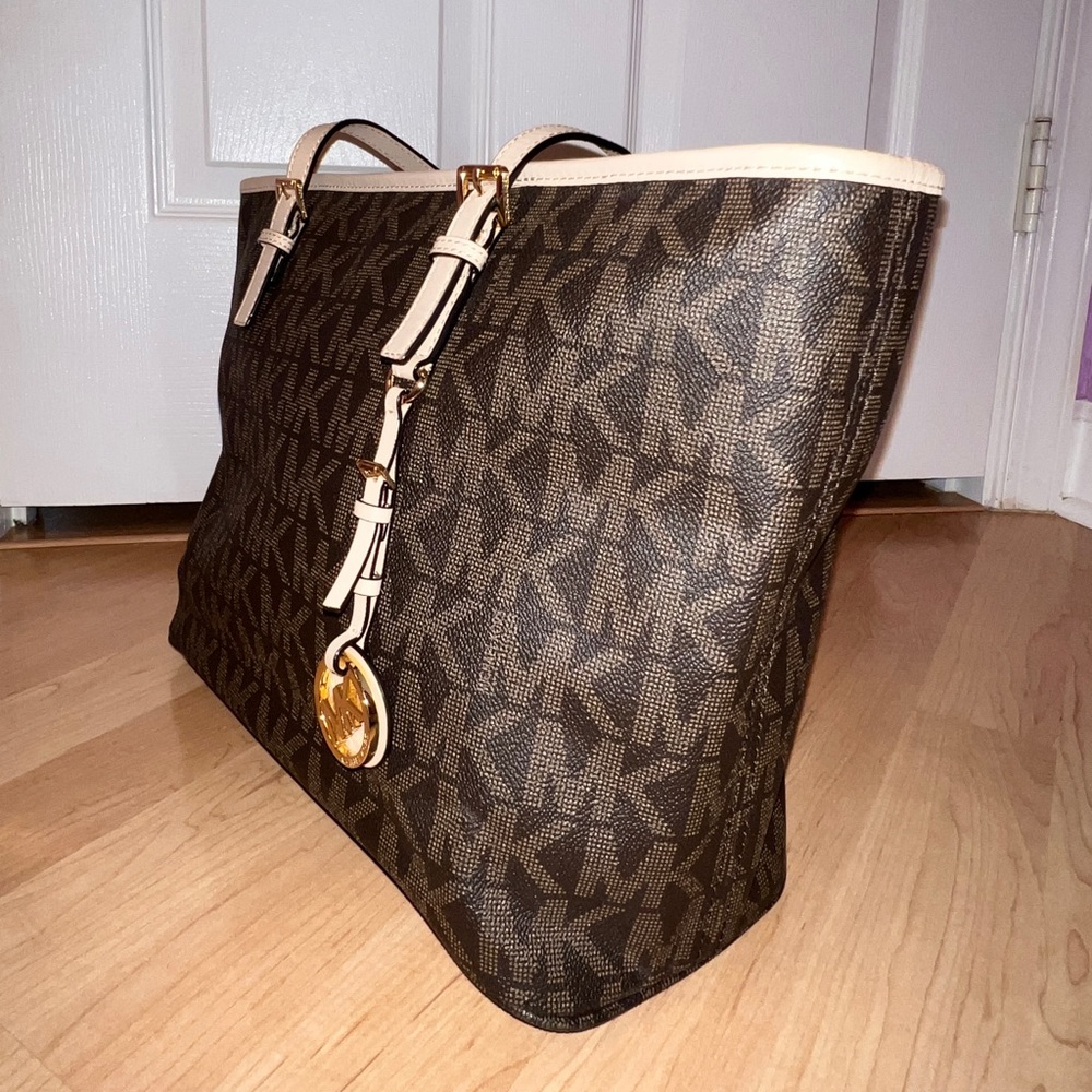 Michael Kors Bag In Pristine Condition. - image 3